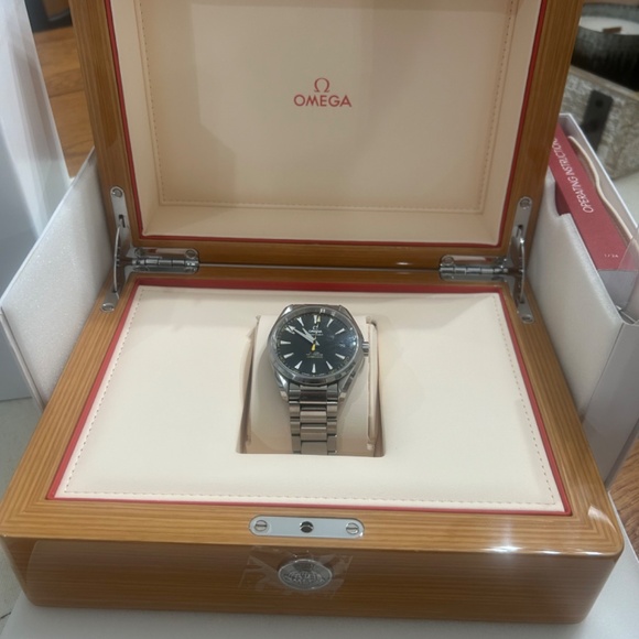 Omega Seamaster Aqua Terra 15,000 Gauss - Picture 4 of 7